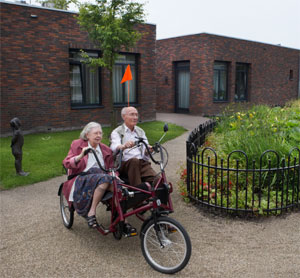 Ride on a dual-bike. demetia Village Hogeweyk